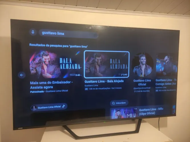 Tv Toshiba 65 polegadas smart 4k funcionando tudo perfeitamente sem detalhe tv conservada