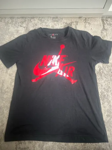 Camiseta infantil Nike jordan 12/13 anos