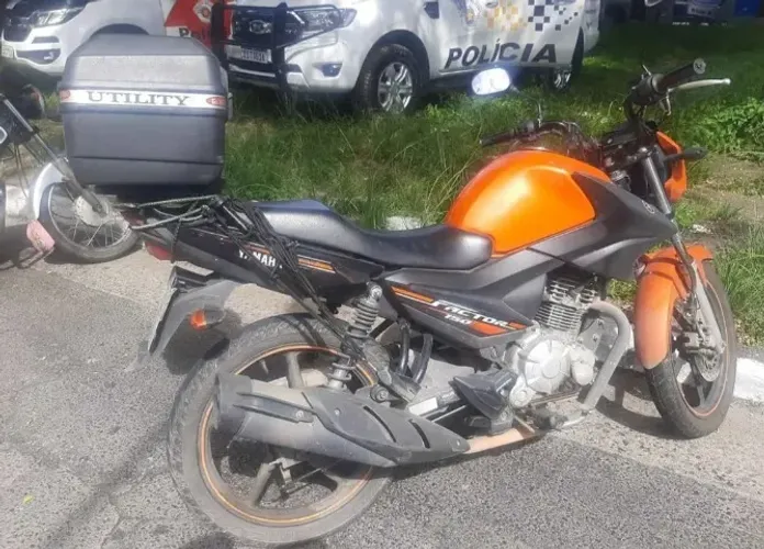 Moto R$9500