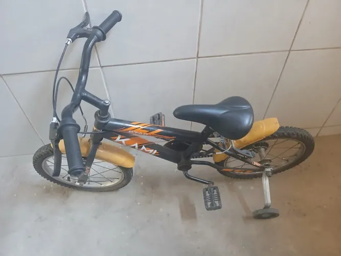Bicicleta Infantil Masculina Laranja e Preto Usada masculino criança 5 a 8 anos