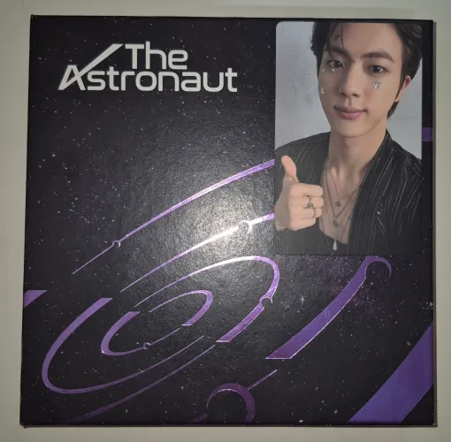 BTS Jin solo álbum The Astronaut purple version com pc