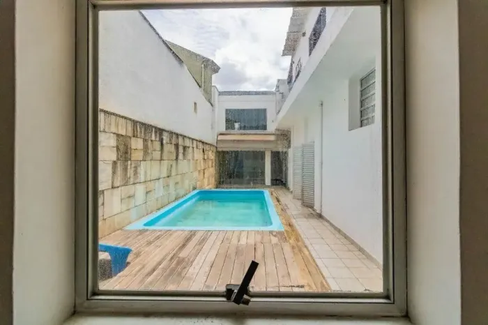 CASA TÉRREA COM PISCINA E 4 SUÍTES - AEROPORTO DE CONGONHAS - METRÔ CONCEIÇÃO