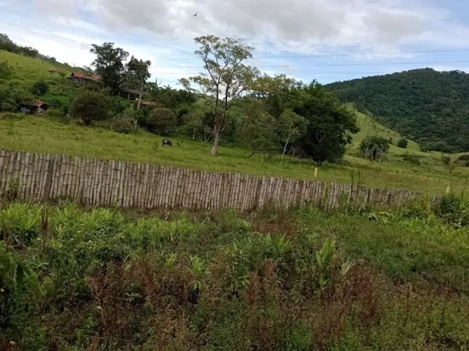 Sítio com 2 dormitórios à venda, 14700 m² por R$ 450.000,00 - Espírito Santo - Paraibuna/S
