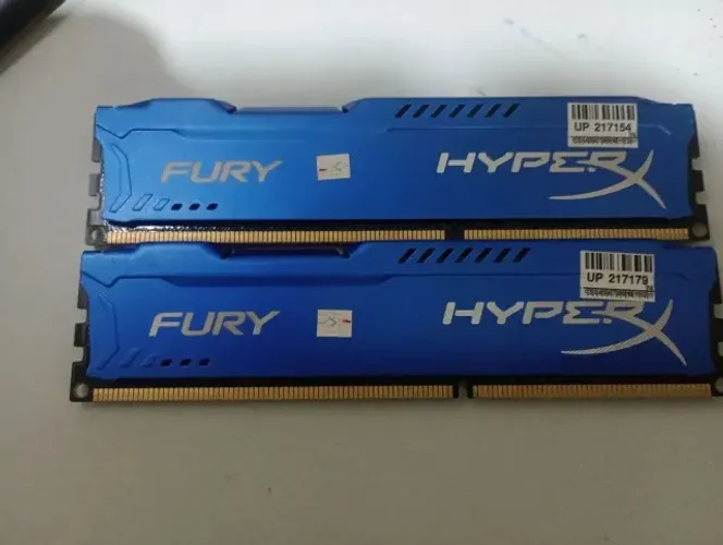 Kit 2x 4GB ram DDr3 hyperX Fury Azul com defeito