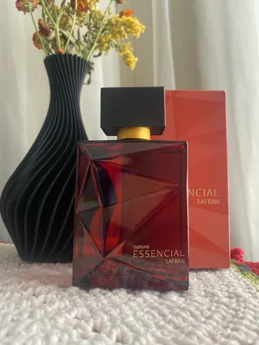 Perfume Essencial Safran Amadeirado masculino