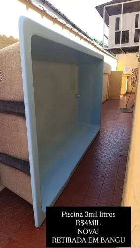 Piscina de chão nova