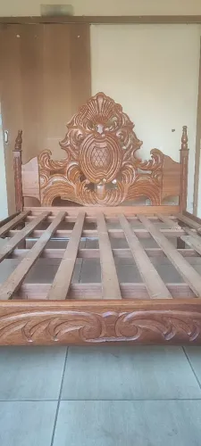 Cama de Casal em Madeira Maciça Entalhada - Estilo Colonial