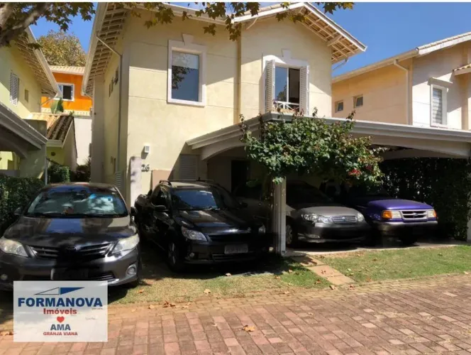 Casa com 4 Quartos sendo 2 suítes à venda na Granja Viana - Cotia/SP
