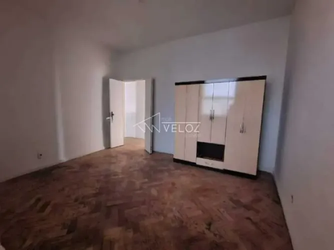 Apartamento - / Residencial / Catete