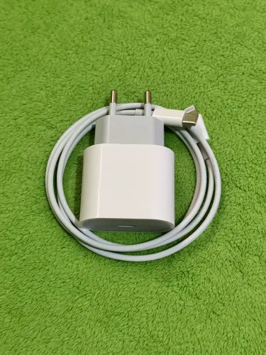 Carregador do iPhone 13 original 