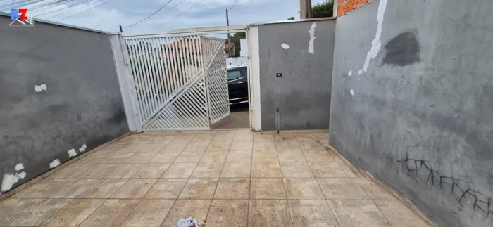Casa para locação com quintal no Vale das Colinas