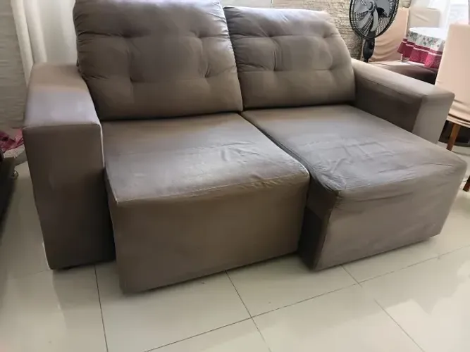 Sofá Reclinável e Retrátil com  2 metros/3 lugares/veludo camurça em ótimo estado