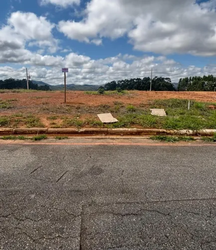 Vendo lote no bairro jardim universitário 240 M²