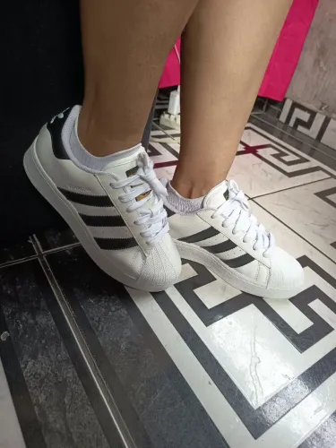 Tênis casual Adidas originals unissex 350,00