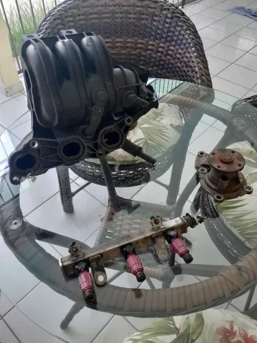 Vendo um coletor flauta de injeção complet bomba dágua em perfeito estado de hb20 1.0a