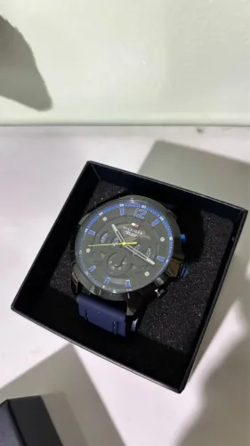 RELÓGIO TOMMY HILFIGER LUCA MASCULINO LIMITADO EM SILICONE AZUL - Sem uso