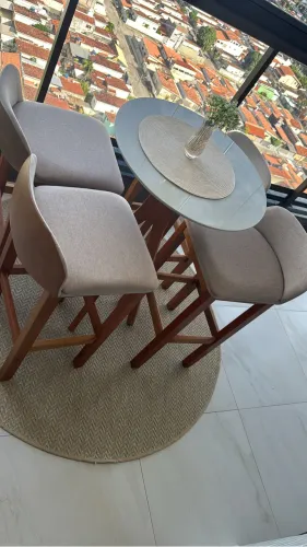 Mesa Bistrô com 4 banquetas