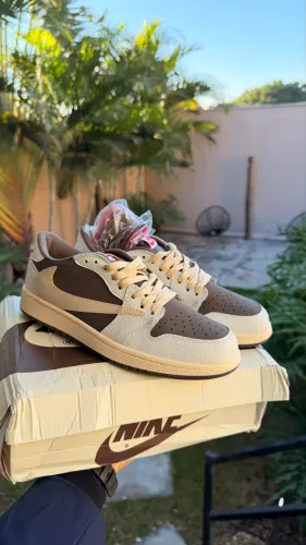 Tênis air Jordan Travis Scott 