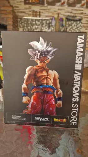 Goku ultra instinct exclusivo tamashi bandai