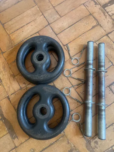 2 Halteres com 4 anilhas de 5k de ferro