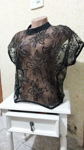 Blusa renda preta bordada