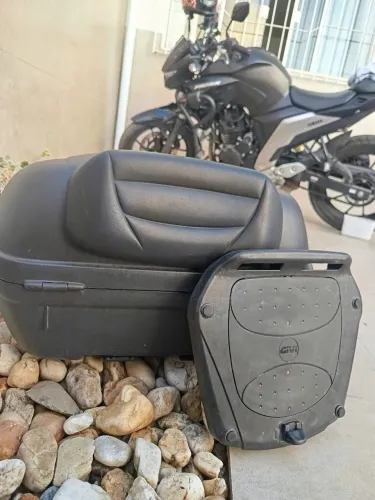 BAÚ GIVI 45 LITROS C/ SUPORTE E GRELHA