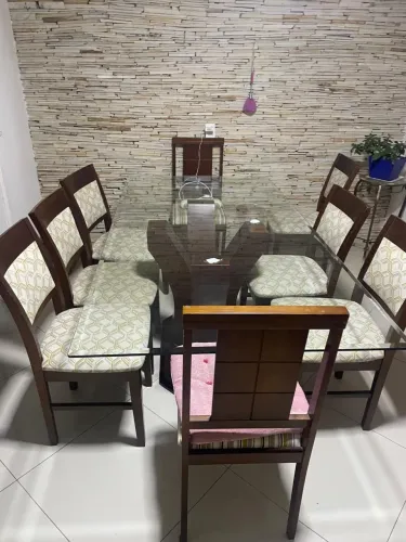 Mesa de jantar com 8 cadeiras 