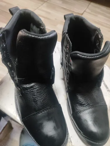 Bota cano baixo couro nova