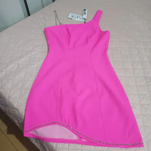 Vestido Curto MYFT Rosa (Hyper Pink) Ombro Único com Strass - tamanho P