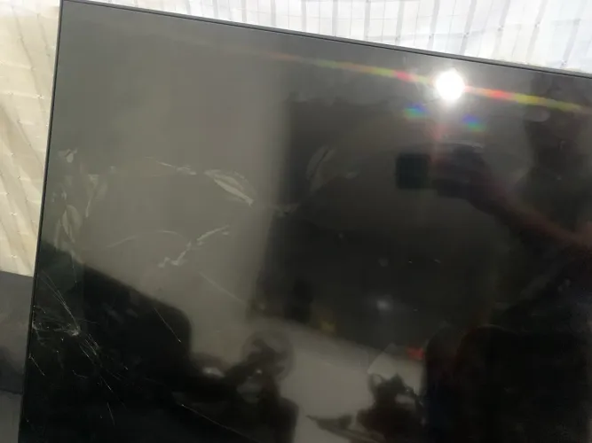 Tv Samsung, tela quebrada, uma semana de uso