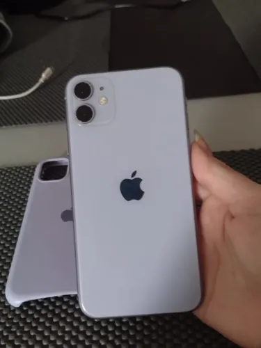 iPhone 11 lilás