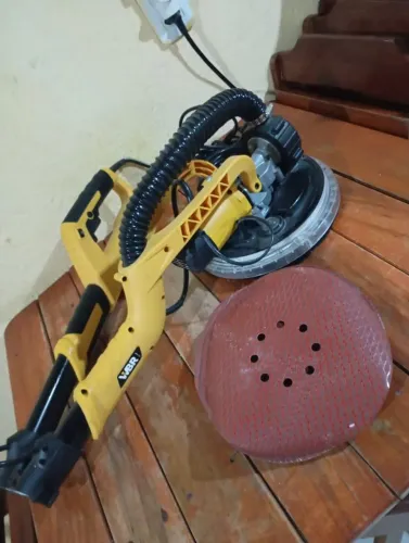 Vendo uma lichadeira d parede nova 
