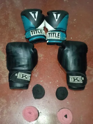 2 Pares de Luvas de Boxe