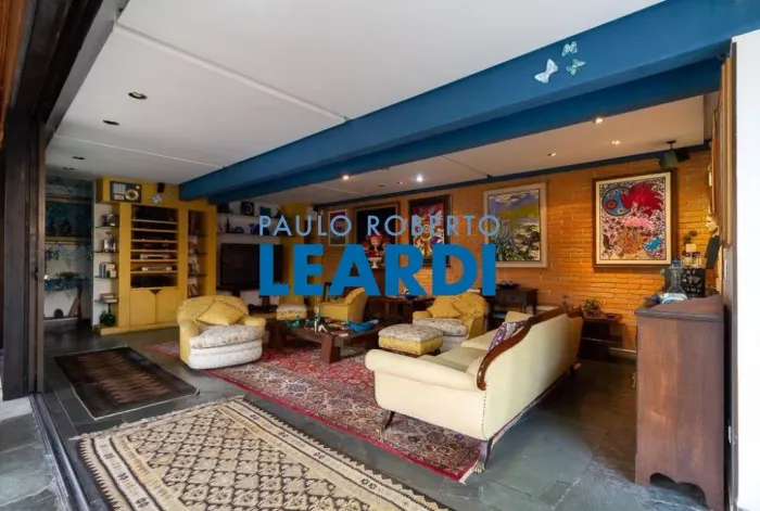 CASA ASSOBRADADA - GRANJA JULIETA - SP