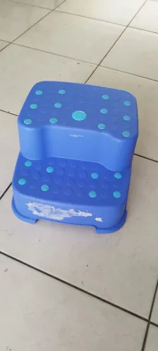 Banquinho degrau infantil.