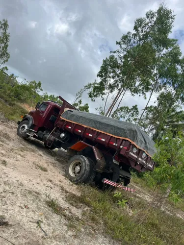 Vendo caçamba 1513