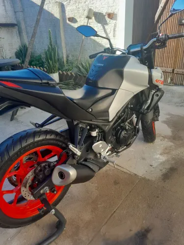 Moto impecável