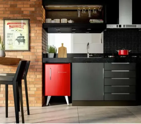 frigobar vermelho