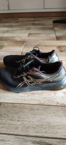 Tênis Asics gel thunderlight.