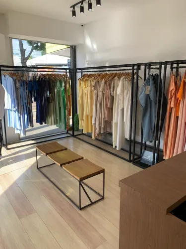 Loja de roupas montada 