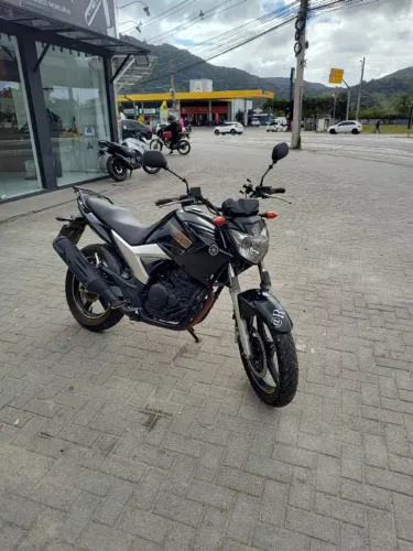 Yamanha, fazer 250 cc, econômica, ótima para o dia a dia.