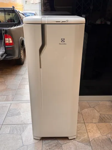 Geladeira Electrolux RE31 usado. ENTREGO !!