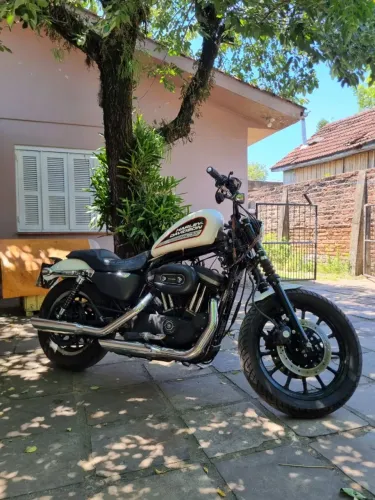 Harley Sportster 883R carburada 883