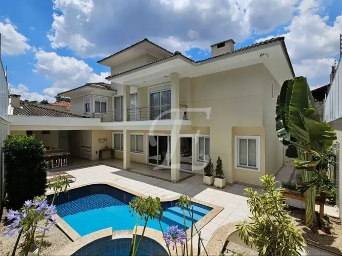 Sobrado à venda | 490m² | 4 suítes | 8 vagas | São Paulo/SP