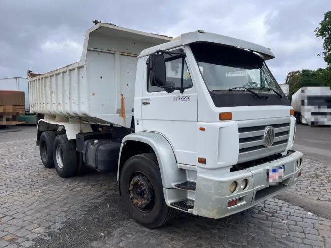 Caminhão caçamba Volkswagen 24.220 traçado