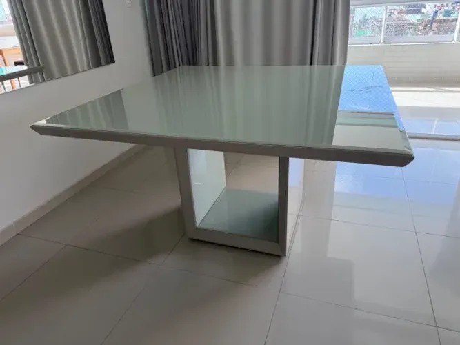 Mesa de jantar laqueada para 6 pessoas