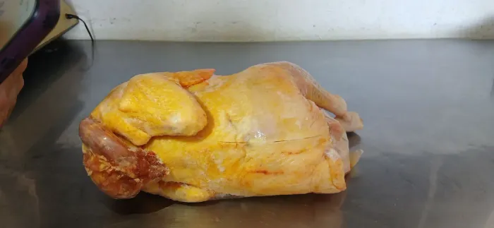 Frango semi caipira fresco