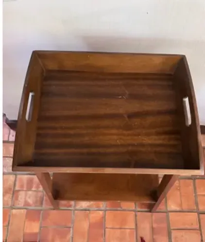 Mesa lateral em madeira maciça com 58 x 32 x 80 c