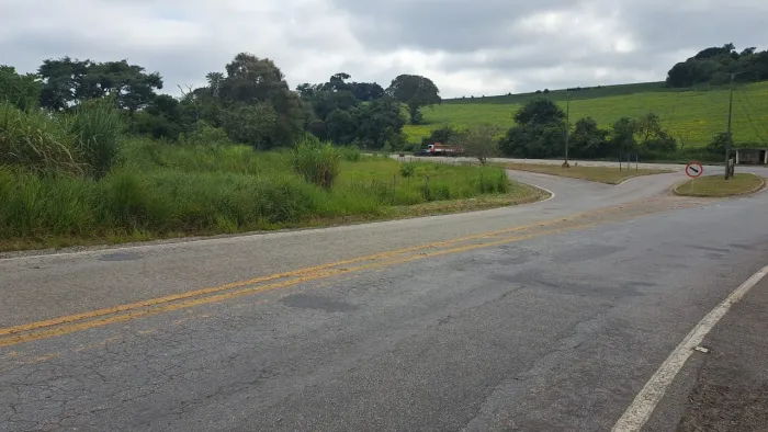 AREA DE 4,6 HECTARES TREVO RESENDE COSTA
