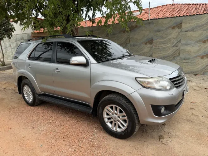Toyota Hilux SW4 SRV D4-d 4X4 3.0 TDI Dies. AUT 2015